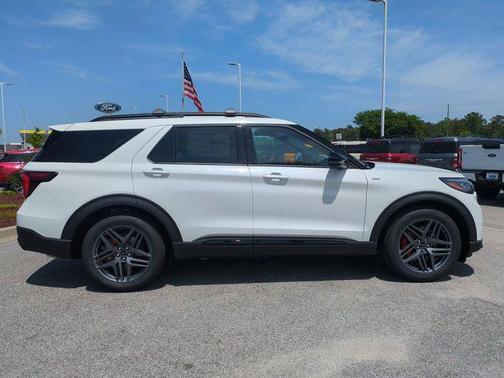 STAR WHITE MET TRI-COAT 2026 Ford Explorer ST-Line