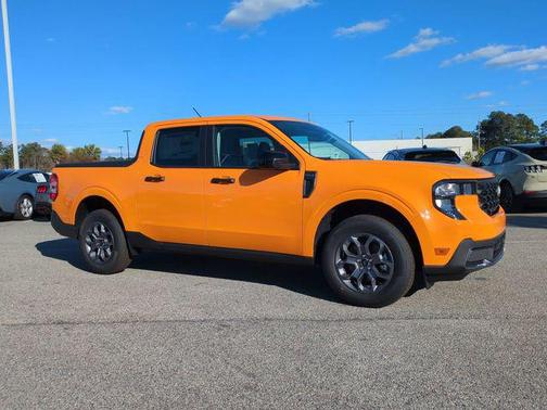 ORANGE FURY METALLIC TRI-COAT 2026 Ford Maverick XLT