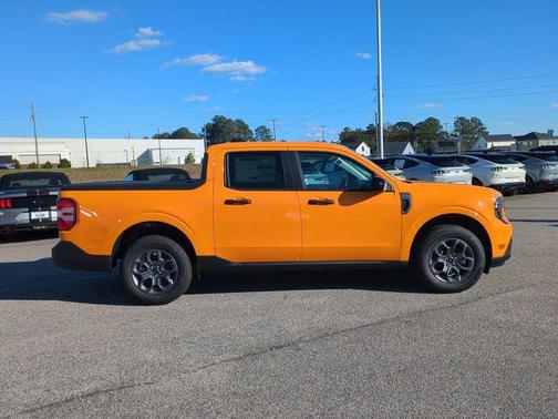ORANGE FURY METALLIC TRI-COAT 2026 Ford Maverick XLT