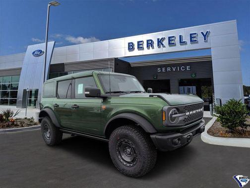 ERUPTION GREEN METALLIC 2025 Ford Bronco Badlands SUV