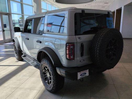 AVALANCHE GRAY 2026 Ford Bronco Badlands