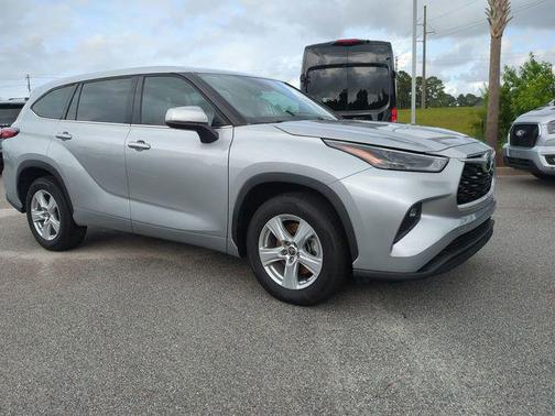 Celestial Silver Metallic 2022 Toyota Highlander LE