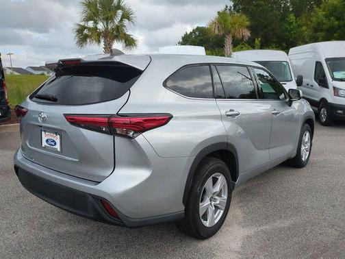 Celestial Silver Metallic 2022 Toyota Highlander LE