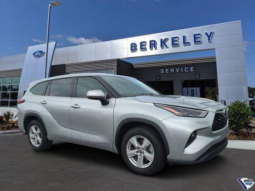 Celestial Silver Metallic 2022 Toyota Highlander LE