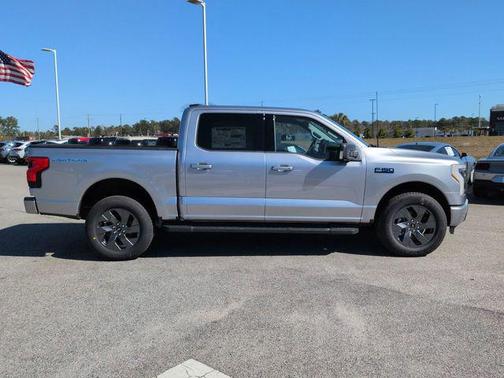 2025 Ford F-150 Lightning Flash