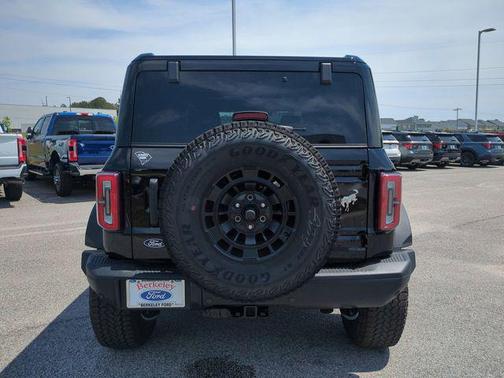 SHADOW BLACK 2026 Ford Bronco Badlands
