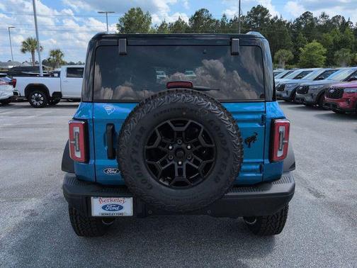 VELOCITY BLUE METALLIC 2026 Ford Bronco Badlands