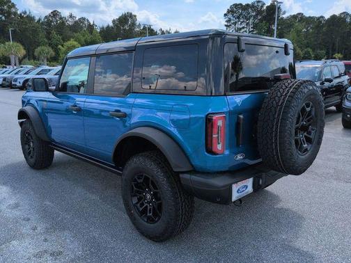 VELOCITY BLUE METALLIC 2026 Ford Bronco Badlands