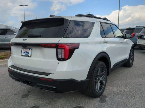 Star White Metallic Tri-Coat 2026 Ford Explorer ST-Line