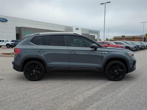 2024 Volkswagen Taos 1.5T SE