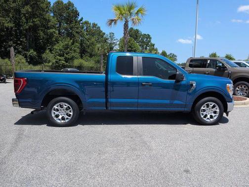 Atlas Blue Metallic 2022 Ford F-150 XLT