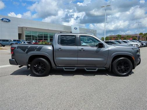 2023 Nissan Frontier SV