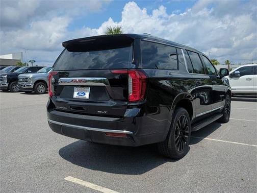 2022 GMC Yukon XL SLT