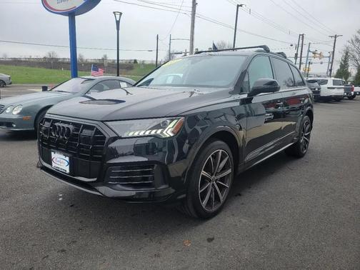 Mythos Black Metallic 2023 Audi Q7 55 Premium Plus