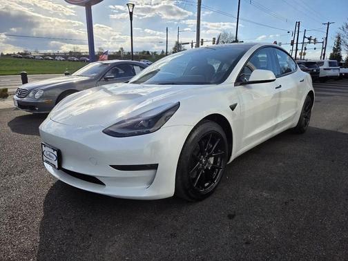 Pearl White Multi-Coat 2023 Tesla Model 3 Standard Range