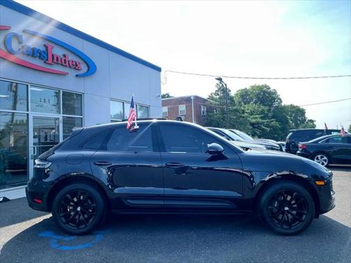 2022 Porsche Macan Base