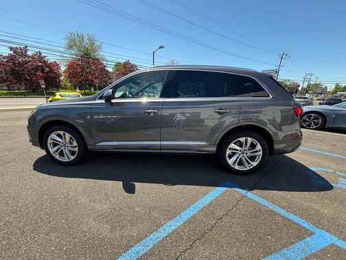 Samurai Gray Metallic 2021 Audi Q7 45 Premium Plus