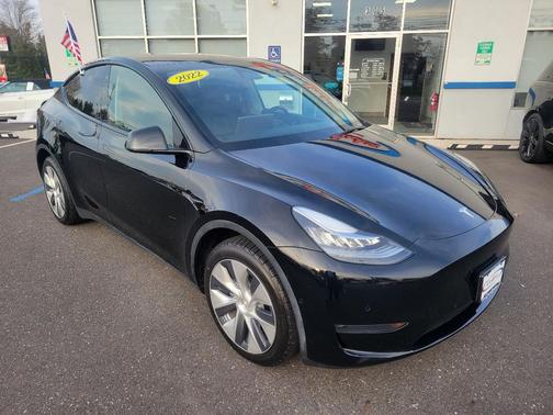 2022 Tesla Model Y Long Range Dual Motor All-Wheel Drive