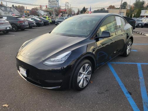 2022 Tesla Model Y Long Range Dual Motor All-Wheel Drive