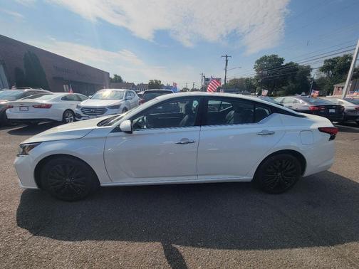 2023 Nissan Altima 2.5 SV