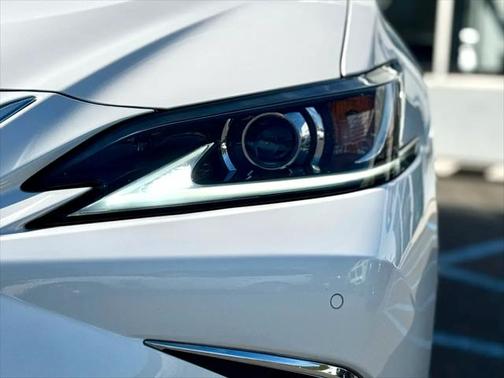 2021 Lexus ES 250 Base