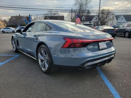 Kemora Gray Metallic 2024 Audi e-tron GT Prestige quattro