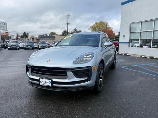 2022 Porsche Macan AWD