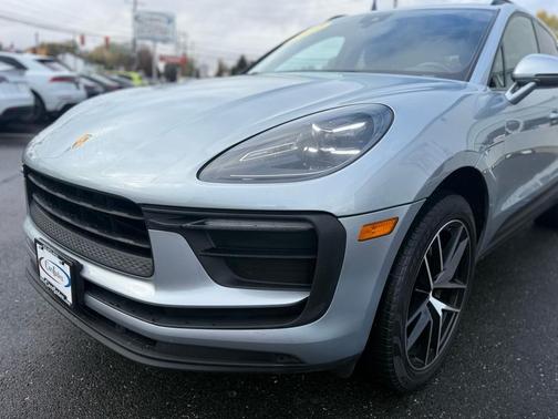 2022 Porsche Macan AWD