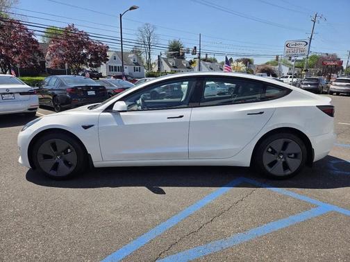 Pearl White Multi-Coat 2023 Tesla Model 3 Standard Range