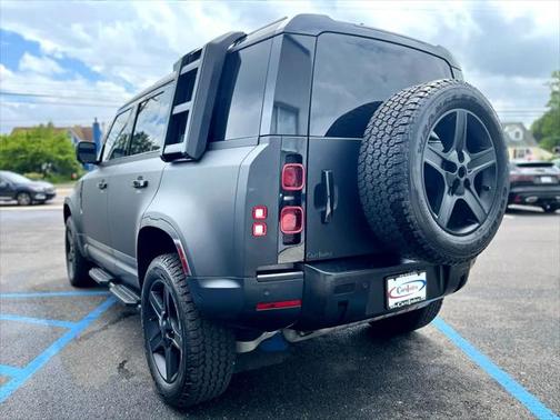 2020 Land Rover Defender 110 SE