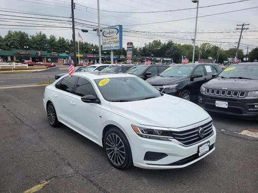 2022 Volkswagen Passat 2.0T Limited Edition