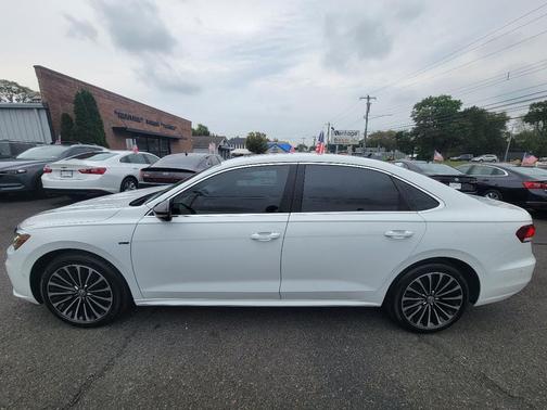 2022 Volkswagen Passat 2.0T Limited Edition