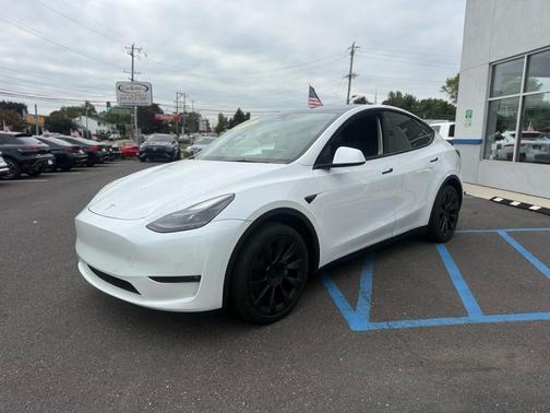 2022 Tesla Model Y Long Range Dual Motor All-Wheel Drive
