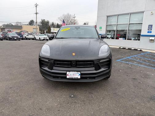 2023 Porsche Macan T