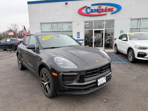 2023 Porsche Macan T