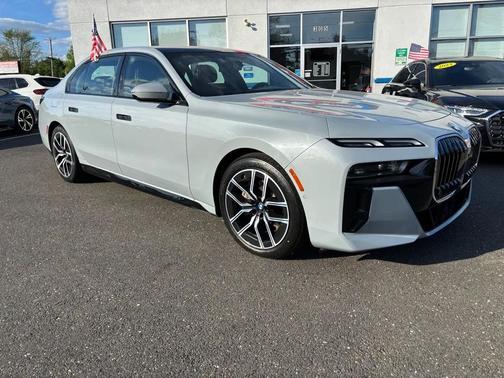 Brooklyn Grey Metallic 2023 BMW 740 i