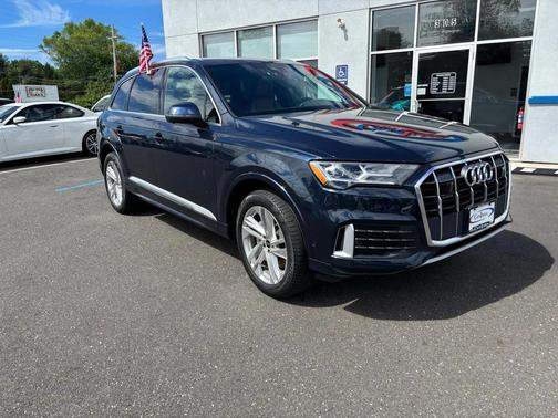 Waitomo Blue Metallic 2023 Audi Q7 45 Premium
