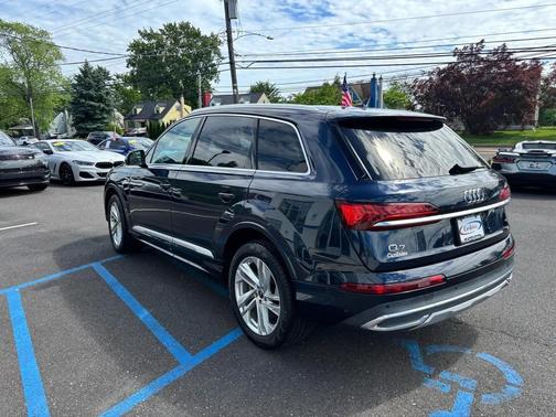 Waitomo Blue Metallic 2023 Audi Q7 45 Premium