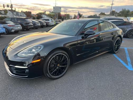2023 Porsche Panamera RWD