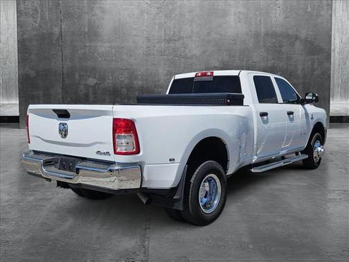 2022 RAM 3500 Tradesman Crew Cab 4x4 8' Box