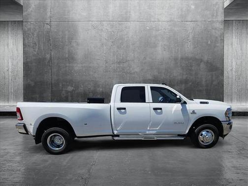 2022 RAM 3500 Tradesman Crew Cab 4x4 8' Box