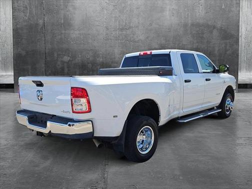 2022 RAM 3500 Tradesman Crew Cab 4x4 8' Box