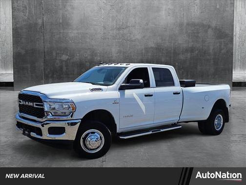 2022 RAM 3500 Tradesman Crew Cab 4x4 8' Box