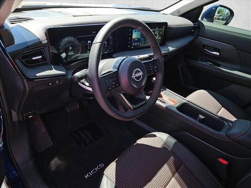 2025 Nissan Kicks SR
