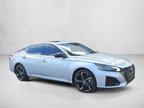 2023 Nissan Altima SR FWD
