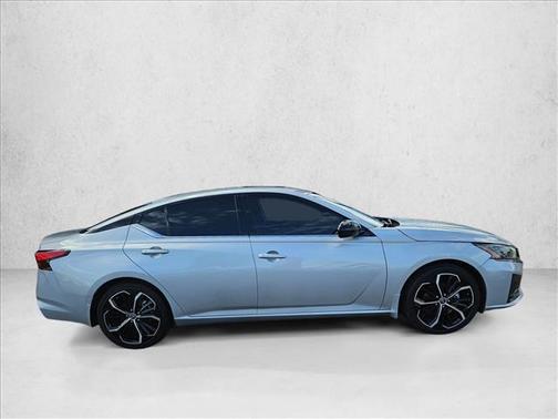 2023 Nissan Altima SR FWD