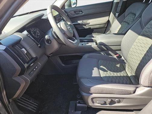 2025 Nissan Pathfinder SV FWD