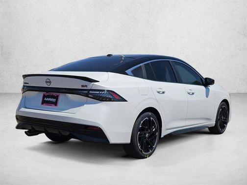 Aspen White Tricoat/Super Black 2026 Nissan Sentra SR