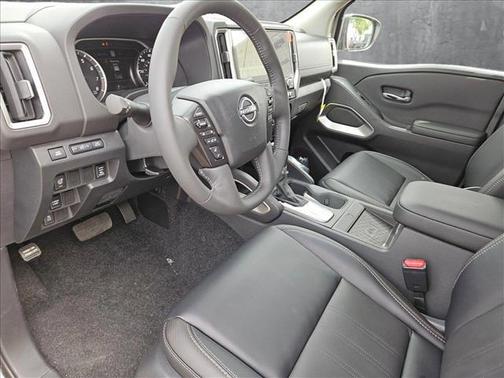 2025 Nissan Frontier SL
