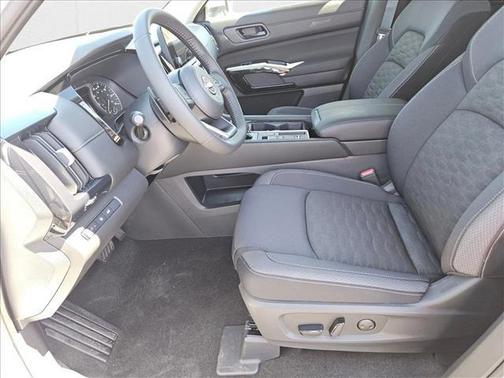 2025 Nissan Pathfinder SV FWD